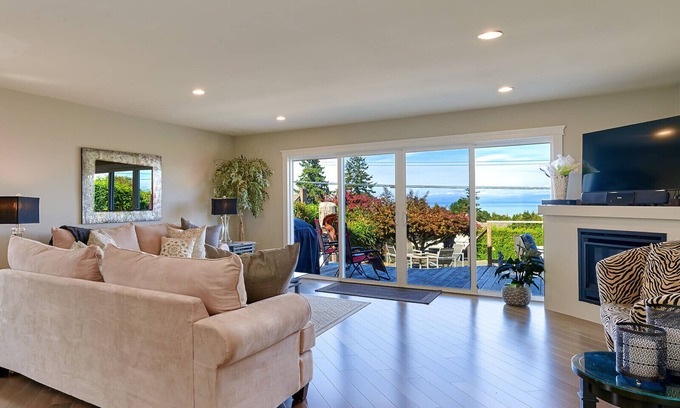 Regional District of Nanaimo House | Stunning Home with a View! Walk to Village, Beach, Golf and Trails