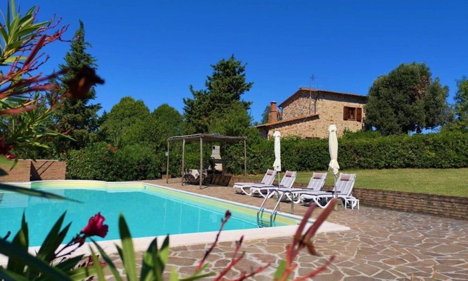 Pomarance Villa | Stunning private villa with WIFI, A/C, private pool, TV, patio, pets allowed and panoramic view