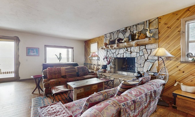 Lake Forest House | Stunning lakefront home with a fireplace, washer/dryer & central AC - dog-friendly