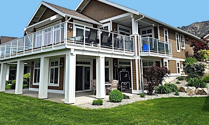 Okanagan-Similkameen House | 🏡 Stunning Lakeview Home | 2 Kitchens | 4BR/4BA | Family-Friendly 🎉