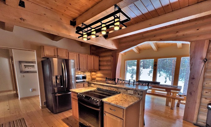 Purgatory House | Stunning Lodge with Mountain Views, Hot Tub, Pool Table, Ping Pong, Pet Friendly