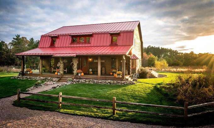 Nekoosa House | Stunning Log Cabin in native prairie woodland setting