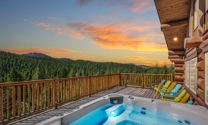 Courtenay Ski Chalet | Stunning Log Mount Washington Chalet with Breathtaking Views of Strathcona Park