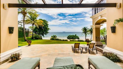 Playa Flamingo House | Stunning Luxury Mansion in Playa Flamingo with Six Bedrooms and Beachfront Access