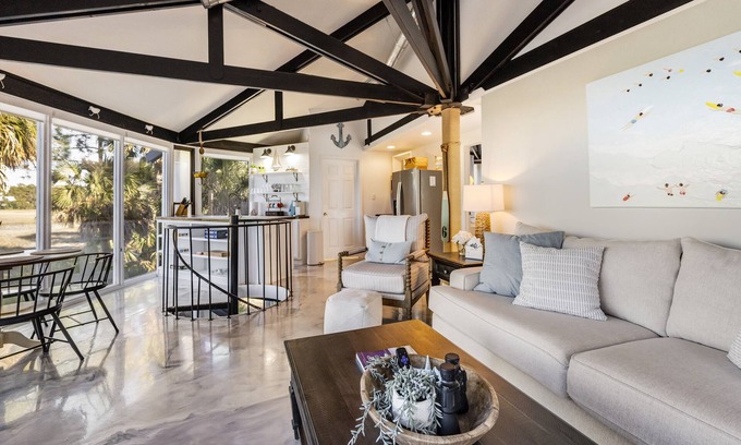Saint Helena Island House | Stunning marsh views in updated “Treehouse”