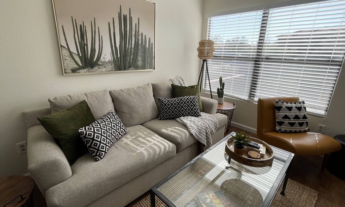 Tucson Condo | Stunning, modern 2BR in coveted Greens! View, Pool + Fitness!