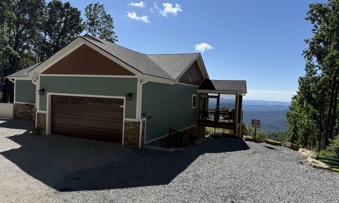 Marion House | Stunning mountain view home in Little Switzerland with large viewing deck