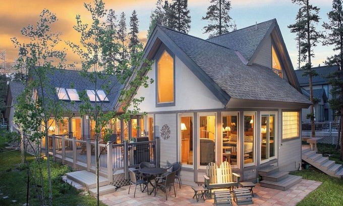 Christie Heights House | Stunning Mountain Retreat Between Slopes And Town