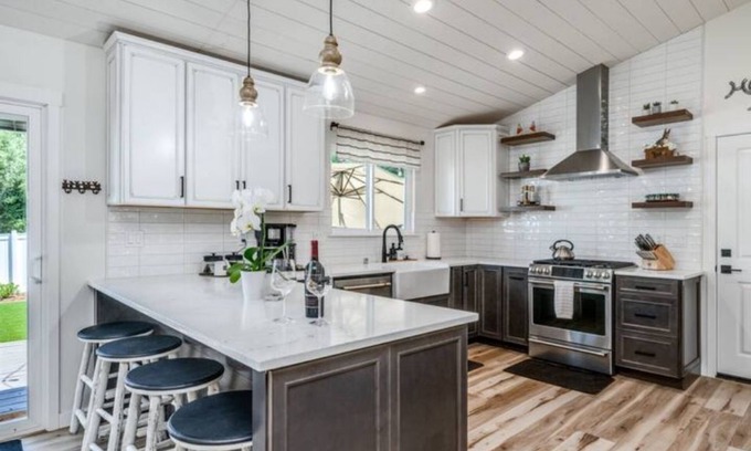 Murphys House | Stunning New Horse and Hare Inn