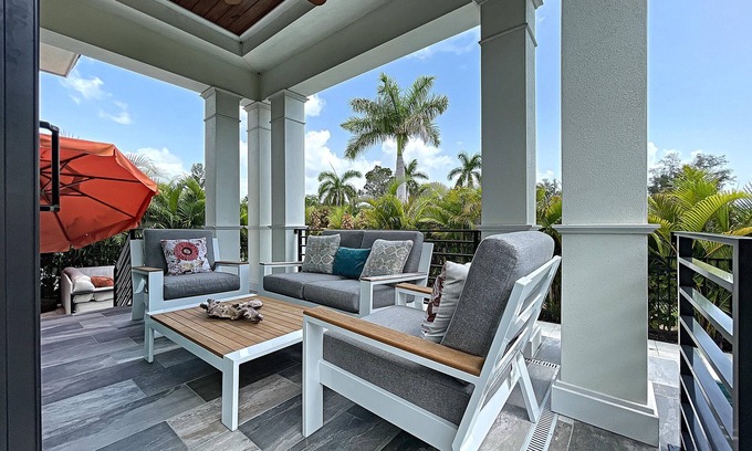 Longbeach Village House | Stunning, newly built 3B/3,5B home at the north end of LBK in Long Beach Village