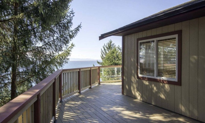 Otter Point House | Stunning ocean and mountain views on a peaceful, family-friendly acerage.