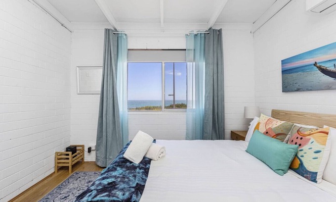 Quinns Rocks House | Stunning Ocean Views | Beachfront 3BR Home