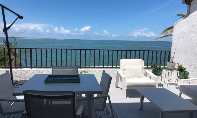 Isles of Capri Condo | Stunning Ocean View Condo with Oversized Private Lanai