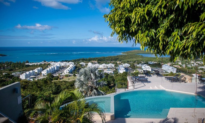 Cabezas House | Stunning Ocean Views, WIFI, Private Pool, Large Villa, Great for Groups, Close to Seven Seas Beach