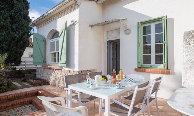 Le Grand Large House | Stunning private villa for 6 guests with A/C, WIFI, TV and pets allowed
