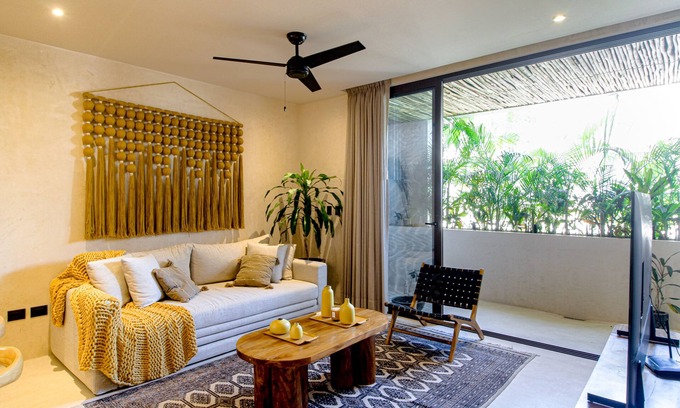 Zama House | Stunning penthouse with plunge pool access & open layout - great location