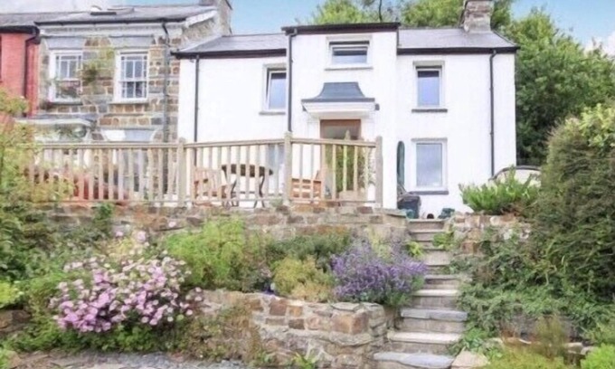 St Dogmaels Cottage | Stunning picturesque character cottage with sensational river views
