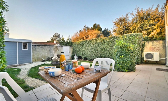 La Remigeasse House | Stunning private villa for 4 people with WIFI, TV, terrace and pets allowed