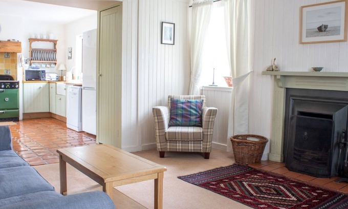 Greshornish House | Stunning private villa for 6 guests with WIFI, TV, terrace, pets allowed and panoramic view