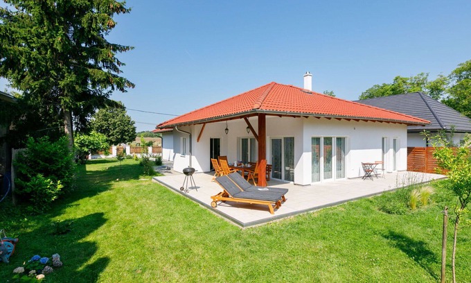Balatonoszod House | Stunning private villa for 8 guests with A/C, WIFI, TV and terrace