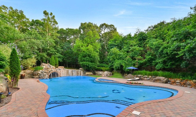 Wading River House | STUNNING PRIVATE OASIS 25 MINS TO WESTHAMPTON! BEACH!!