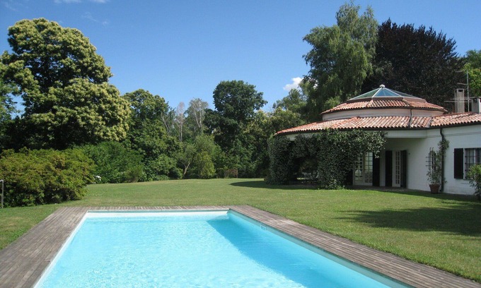 Dormelletto Villa | Stunning private villa for 12 people with WIFI, private pool, TV and patio