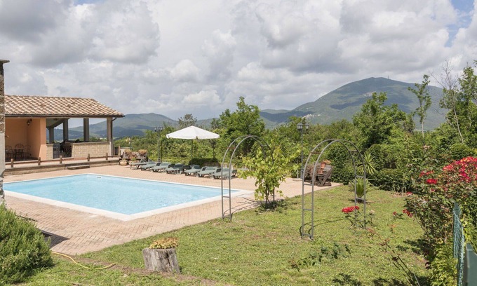 Casperia Villa | Stunning private villa for 6 guests with WIFI, private pool, TV, terrace and pets allowed