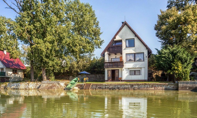 Zabovresky House | Stunning private villa for 6 guests with WIFI, TV, terrace, pets allowed and parking