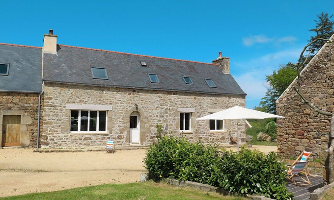 Trevou-Treguignec Villa | Stunning private villa for 10 guests with WIFI, TV, terrace and pets allowed