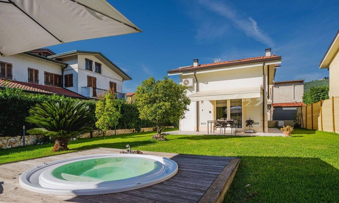 Stiava House | Stunning private villa for 4 guests with A/C, WIFI, hot tub and parking