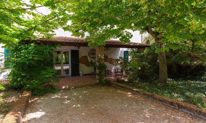 Tortoreto House | Stunning private villa for 10 guests with private pool, WIFI, TV, terrace, pets allowed and park.