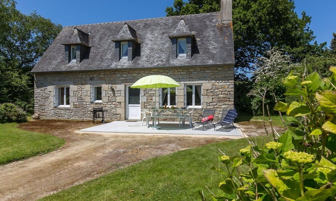 Sizun Villa | Stunning private villa for 5 people with WIFI, TV and pets allowed