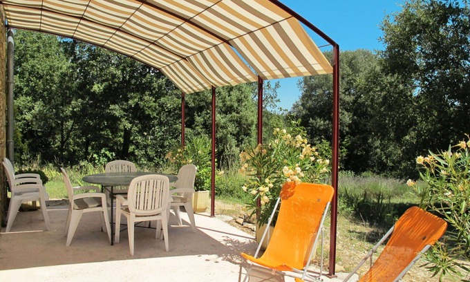 Verfeuil House | Stunning private villa for 4 people with terrace, pets allowed and parking