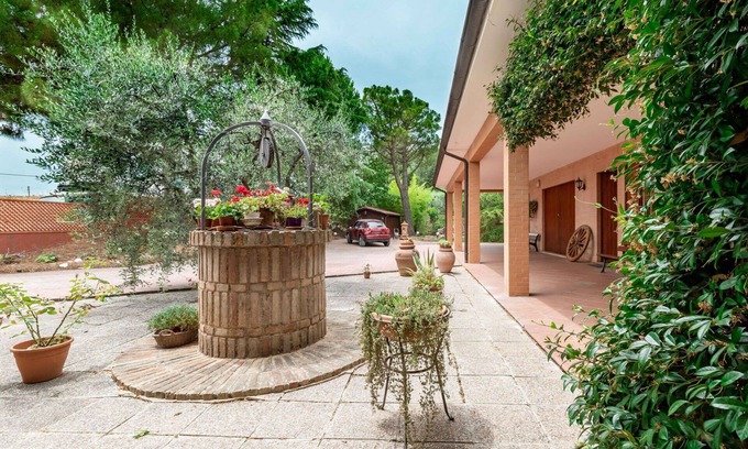 Carassai Villa | Stunning private villa for 8 people with A/C, WIFI, TV, patio and panoramic view