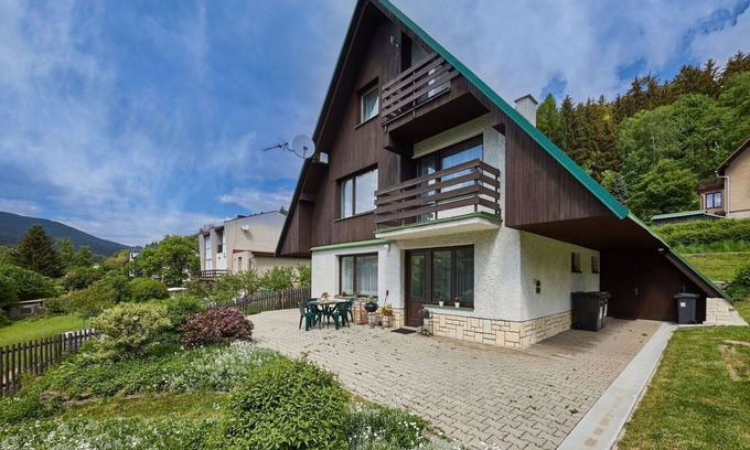 Svoboda nad Upou Villa | Stunning private villa for 15 guests with WIFI, TV, patio, pets allowed and parking