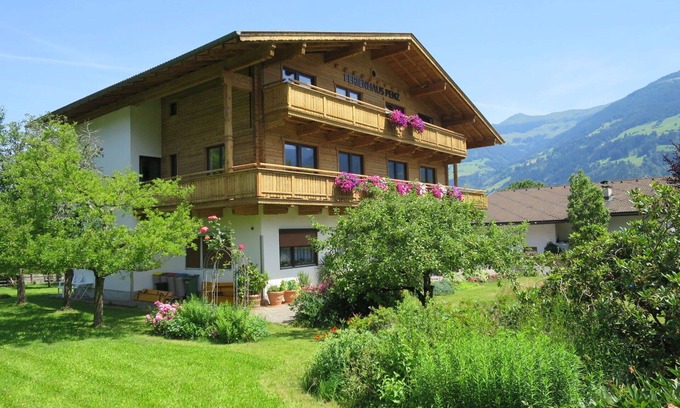 Fuegenberg House | Stunning private villa for 25 people with WIFI, TV, balcony and pets allowed