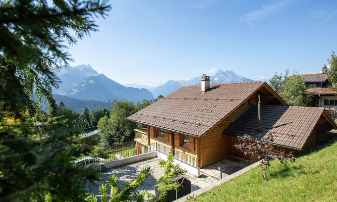 Chesieres House | Stunning private villa for 8 guests with WIFI, TV, terrace and parking