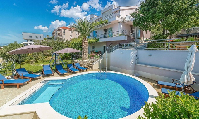 Moca Villa | Stunning private villa for 10 people with hot tub, WIFI, A/C, private pool, TV, terrace and park.