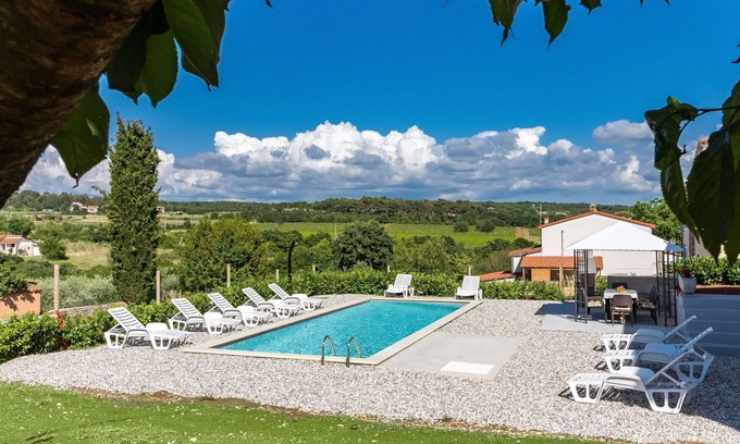Strpacici House | Stunning private villa for 10 people with WIFI, A/C, private pool, TV and terrace