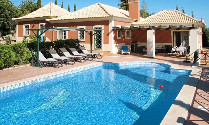 Sao Clemente House | Stunning private villa for 6 guests with private pool, A/C, WIFI, TV, patio and parking