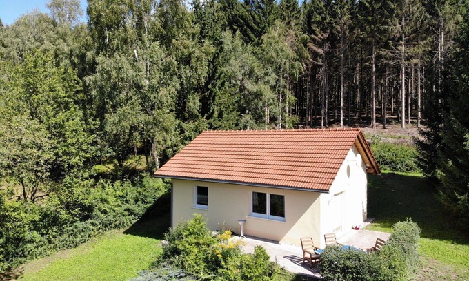 Goldlauter House | Stunning private villa for 4 guests with WIFI, TV, terrace and pets allowed