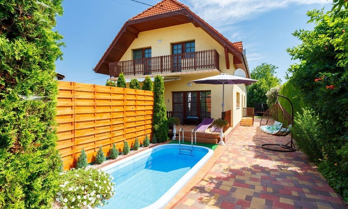 Balatonkiliti House | Stunning private villa for 10 people with WIFI, private pool, A/C, TV and patio
