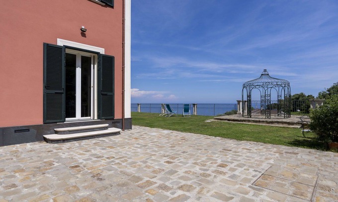 Alassio Villa | Stunning private villa for 8 people with A/C, WIFI and terrace