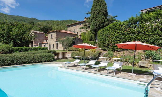Pieve di Chio House | Stunning private villa for 12 people with private pool, WIFI, TV, terrace, pets allowed and park.
