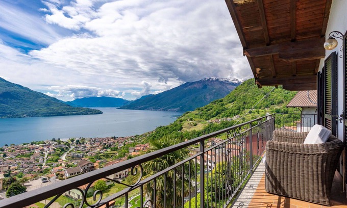 Vercana House | Stunning private villa for 12 guests with WIFI, TV and patio