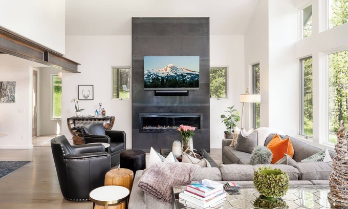 Big Sky House | Stunning Retreat w/ Views, Privacy+Amenities Galore-Rent for Entire Ski Season!