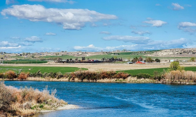 Marsing House | Stunning Riverfront home- River access with Hot Tub & Game Room!