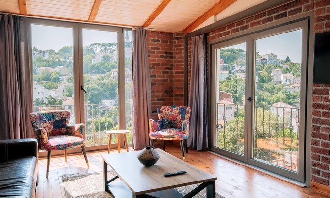 Uskudar Apartment | Stunning Sea View Loft 5 min to Park in Kuzguncuk