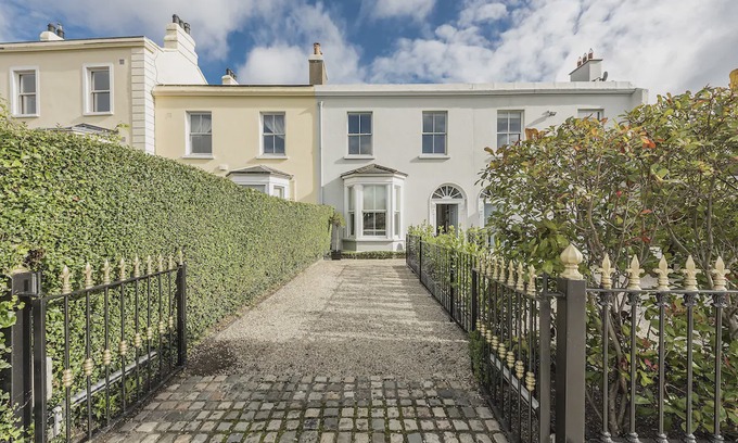 Clontarf House | Stunning Seaview Home "Clontarf by The Sea"-3.5 miles from the city centre
