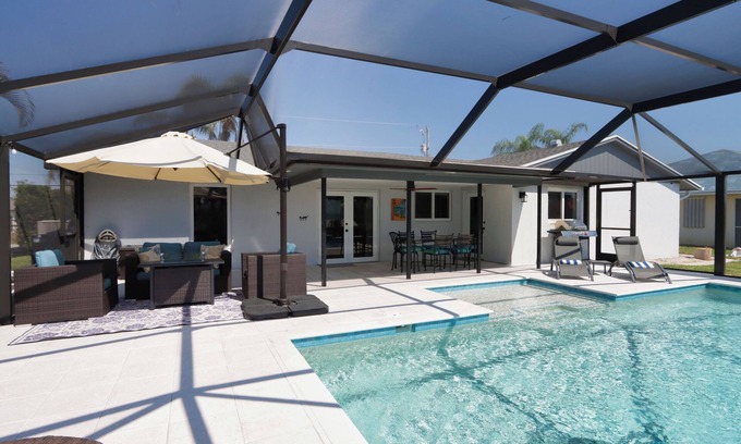Caloosahatchee House | Stunning southern exposure Gulf-access canal home with a bright, airy feel - Shore Beats Work